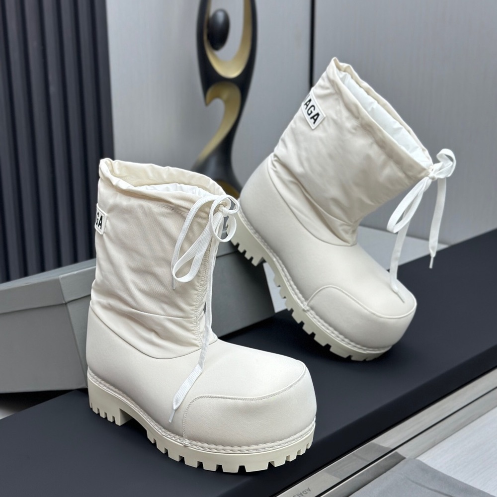 Balenciaga White Insulated Snow Boots - Picture 4 of 8